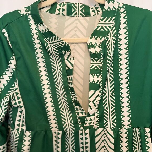 Bohemian Green Flowy V-Neck Dress with Bell Sleeves - Picture 4 of 4